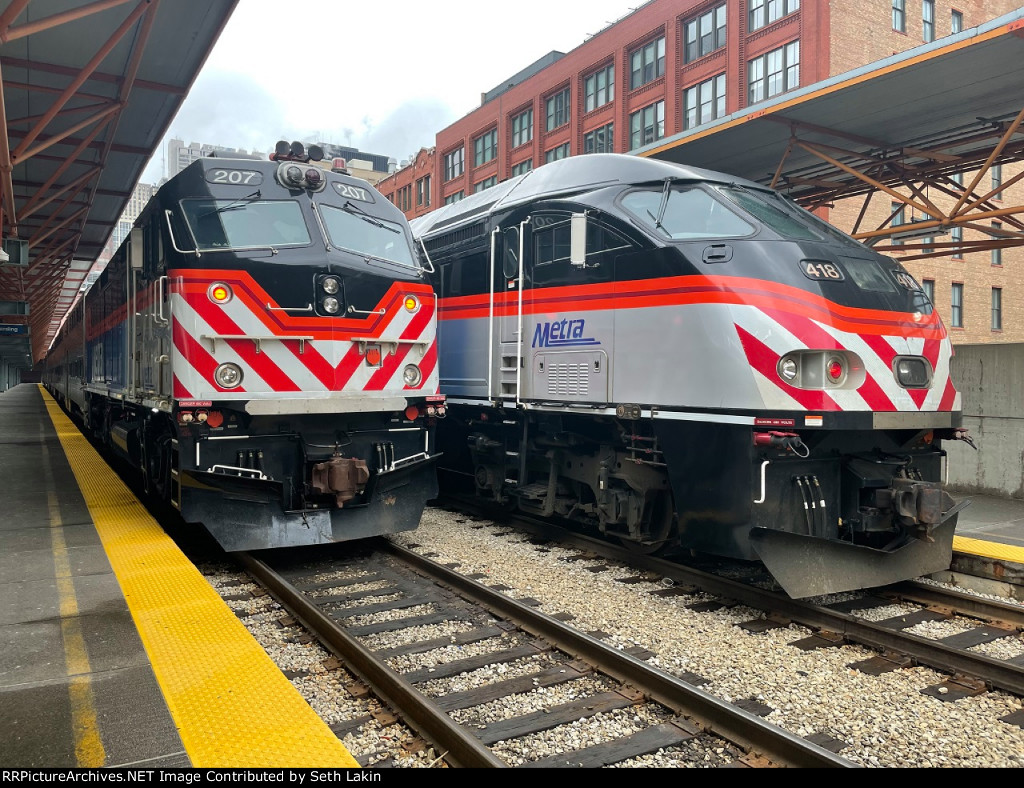 METX 207 and 418 at LaSalle St
